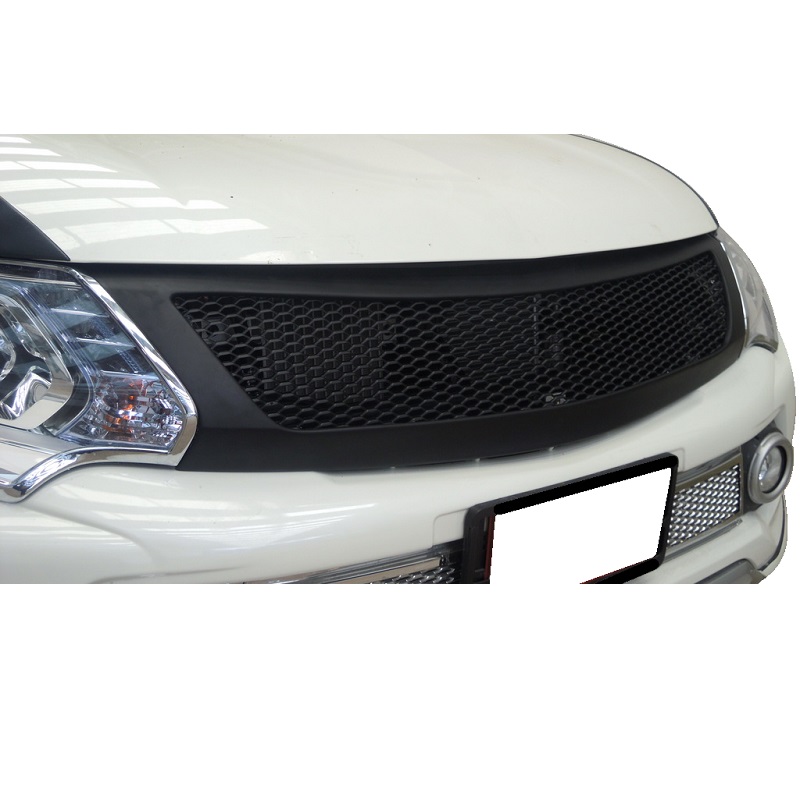 Left side view image of the Mitsubishi L200 Triton with the Fiat Fullback / Mitsubishi L200 Triton 2015-19 Front Grille - Type 2 installed.