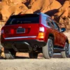 Rear view of a red Jeep Compass lifted 4cm.