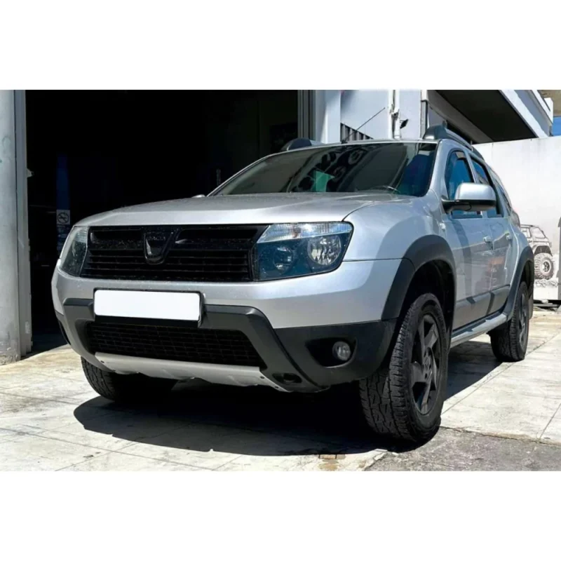 Front view of the Dacia Duster with the Lift Kit 4cm ORE4x4 installed
