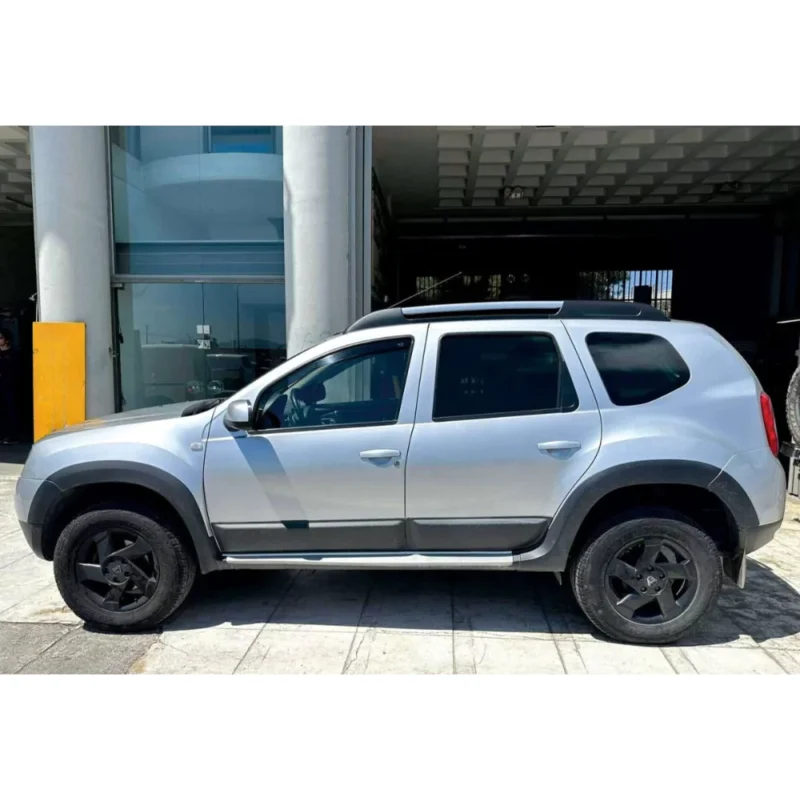 Side view of the Dacia Duster with the Lift Kit 4cm ORE4x4 installed