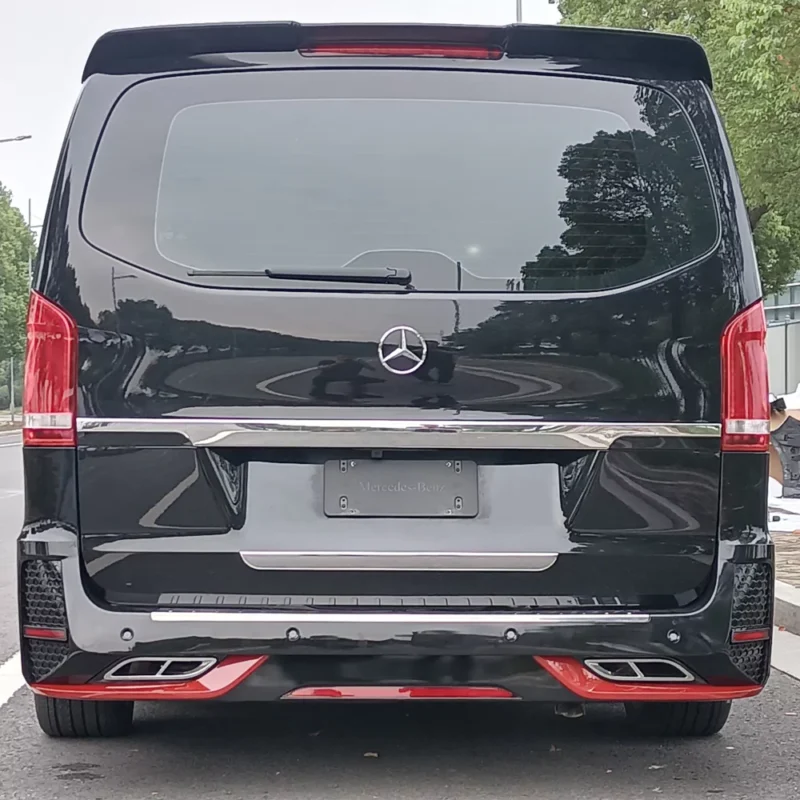 Rear view of the Mercedes Vito, with the Body Kit - Honor Style installed.