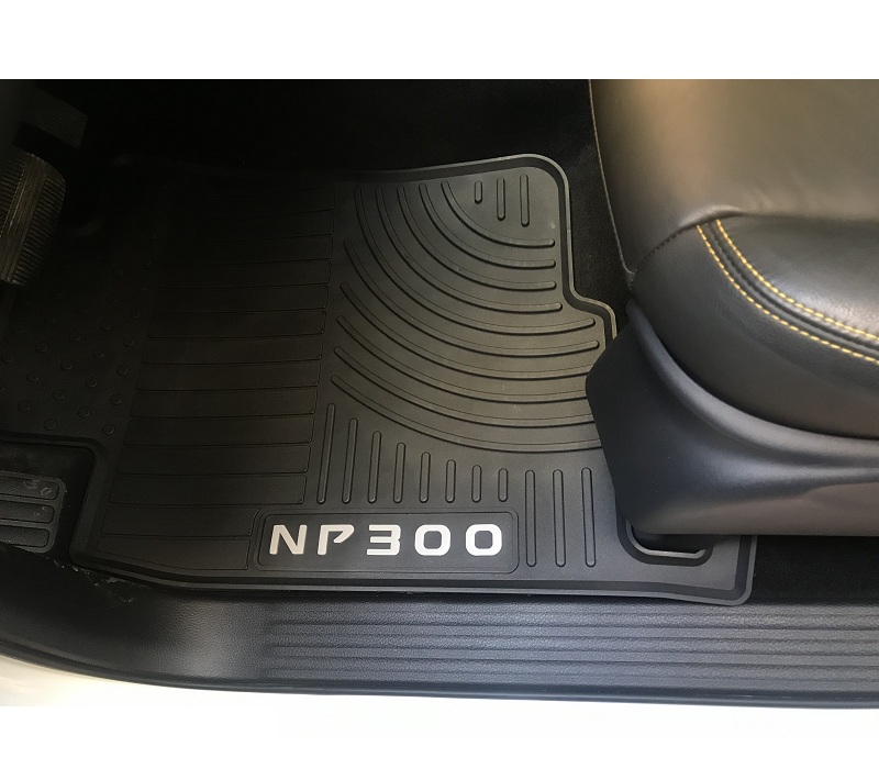Nissan Navara NP300 2015+ OEM Rubber Floor Mats With NP300 Logo Applied