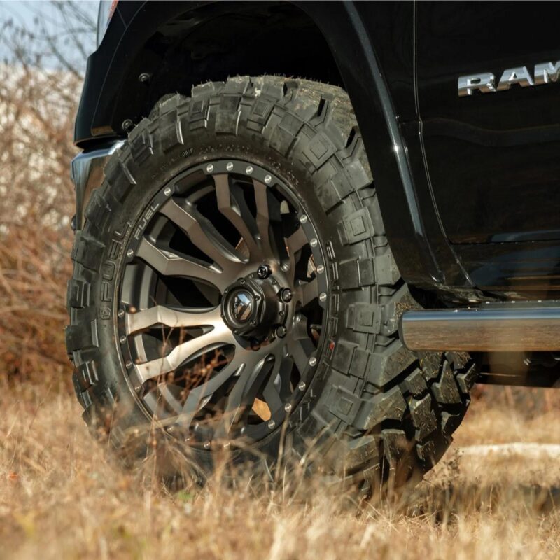 Image showing the Aluminum Wheels 17″ 6×139.7 - Fuel Off Road Blitz installed