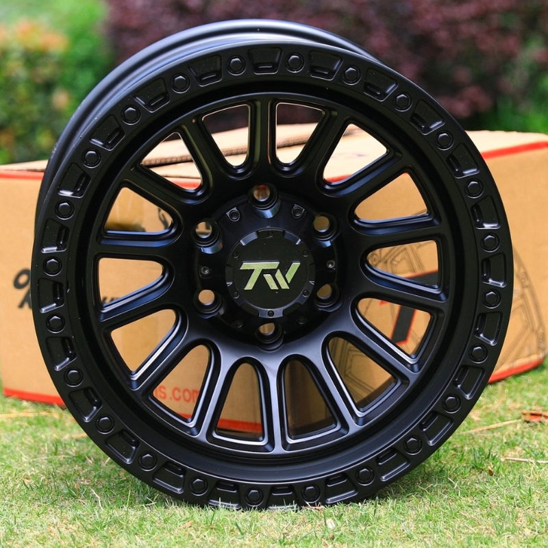 A front view of the Aluminum Wheels 17″ 6×139.7 - TW Wheels T22 Rotor Full Black
