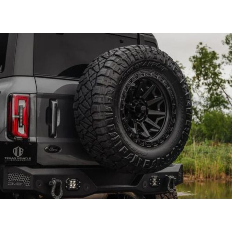 Image displaying the spare tire on the vehicle's tailgate that is equipped with the Aluminum Wheels 17″ Fuel Off Road Covert [Black]