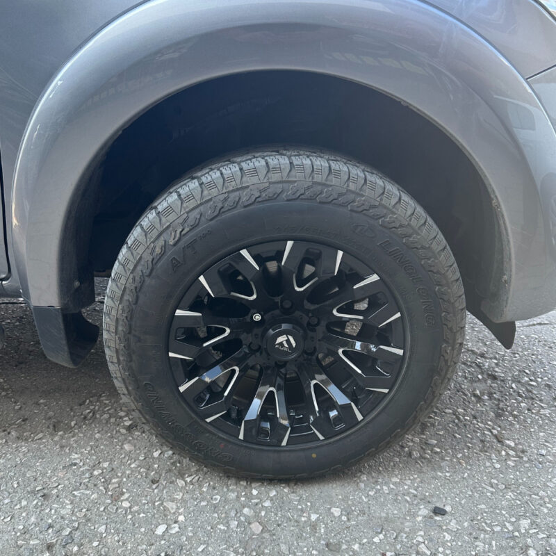 Front view of Aluminum Wheels 17″/20″ 6×139.7 - Fuel Quake installed