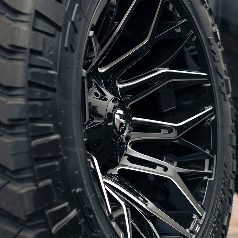 Close inspection image of the Aluminum Wheels 18″ 6×139.7 - Fuel Off Road Twitch installed